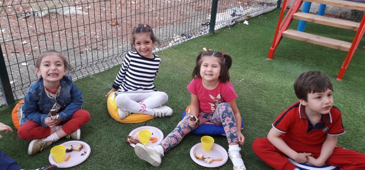 Azra Kreş Gündüz Çocuk Bakım Evi