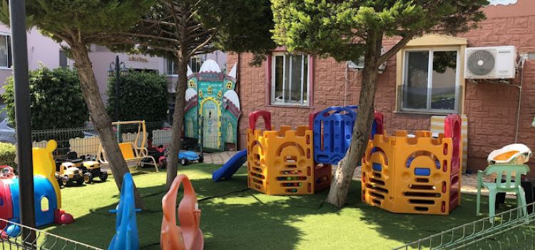 Rüyanın Düşler Şatosu Kreş ve Gündüz Bakım Evi