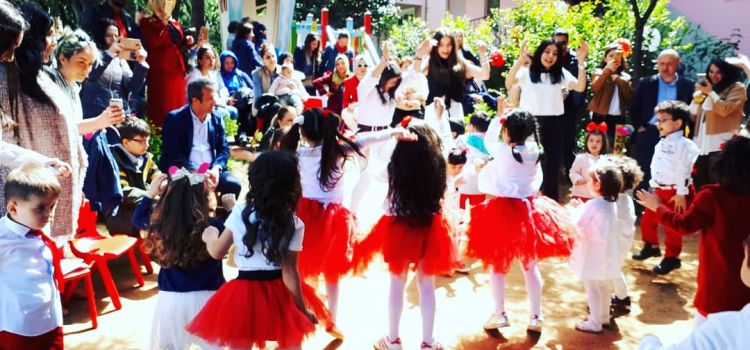 Meraklı Minikler Montessori Anaokulu ve Kreş