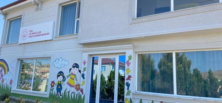 Minik Eller Oyun Ve Bakım Evi