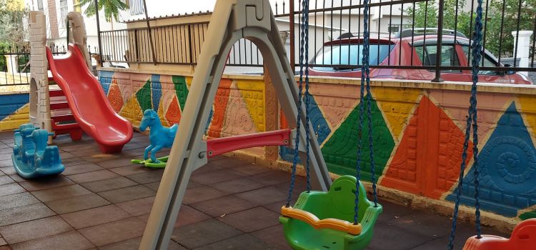 ÖZEL SARAY ÇİÇEKLERİ GÜNDÜZ BAKIMEVİ